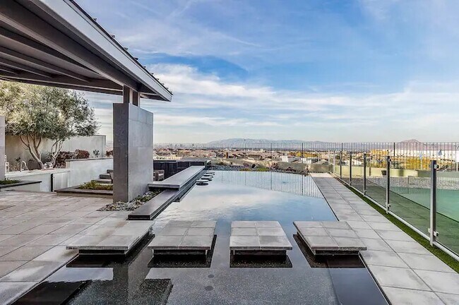 Building Photo - 2240 Sky Pointe Ridge Dr
