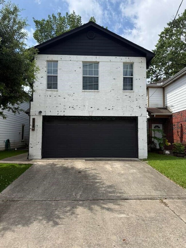 Building Photo - 9623 Elmview Pl