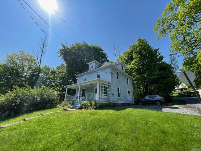 Building Photo - 402 Electric St