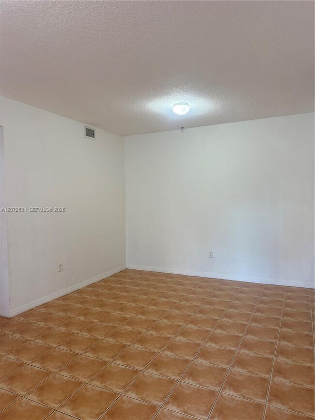 Building Photo - 700 SW 106th Ave