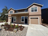 Building Photo - 390 Seven Oaks Ln