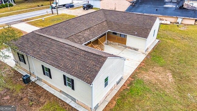 Building Photo - 6 W Oak St