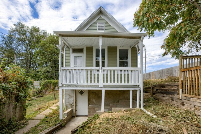 Building Photo - 1240 S 15th St