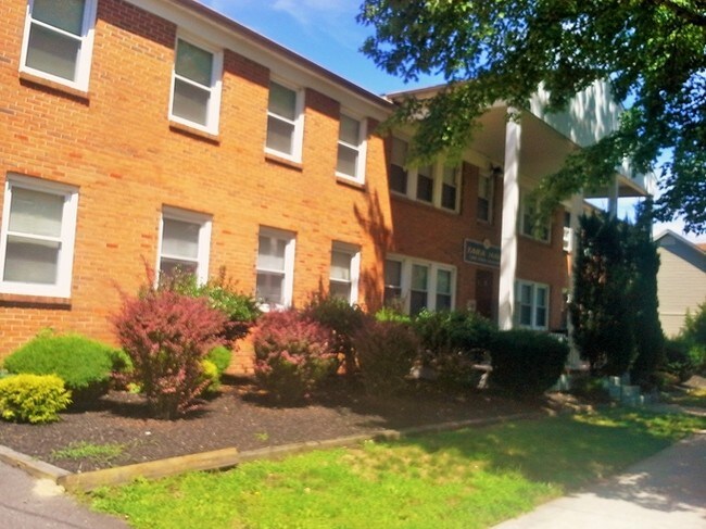 Building Photo - 53 Egbert St