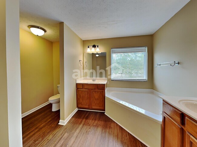 Building Photo - 226 Vintage Cir