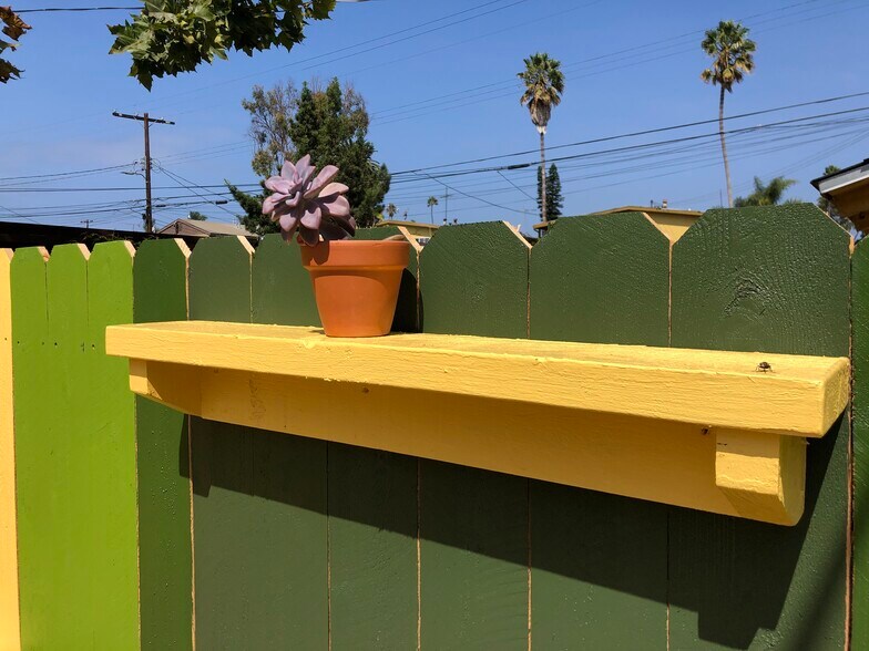 Building Photo - 647 Brooks Ave