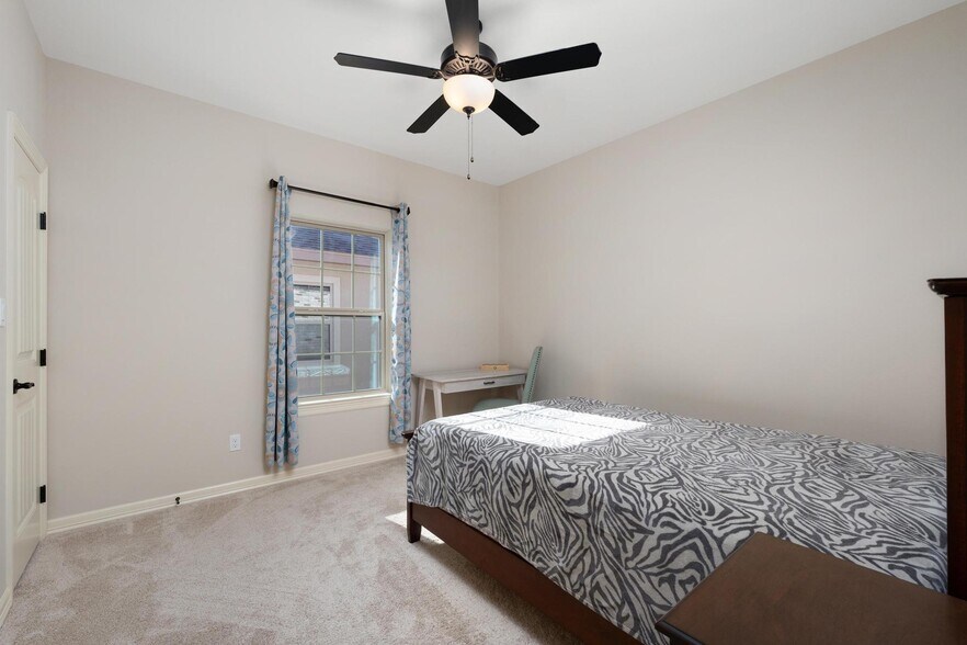 Building Photo - 6109 Teak Ave