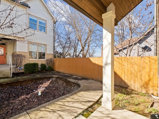 Building Photo - **UPSCALE BUENA VISTA HOME MINUTES FROM GERMANTOWN AND DOWNTOWN NASHVILLE**