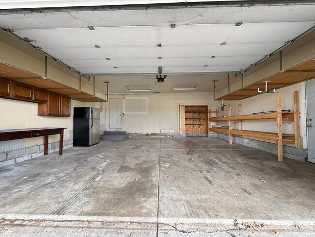 Building Photo - 5325 W Smith Valley Rd