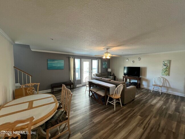 Building Photo - 1018 1st St S