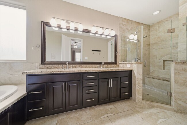 Building Photo - 1113 W 18th St