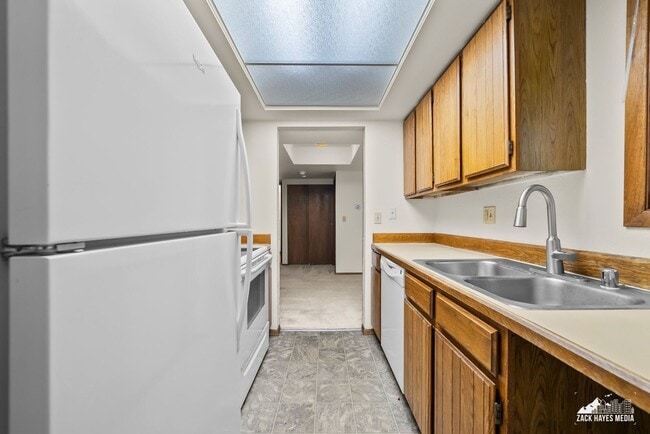 Building Photo - 7242 Foxridge Cir