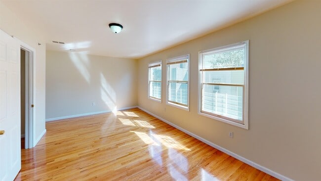 Building Photo - 57 Washburn St