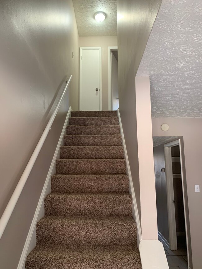 Building Photo - Two bedroom Townhouse! (Shameika)
