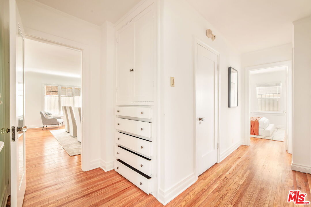 Hallway - 842 S Sycamore Ave
