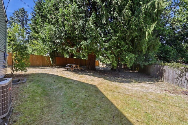 Building Photo - 4076 NE 87th St