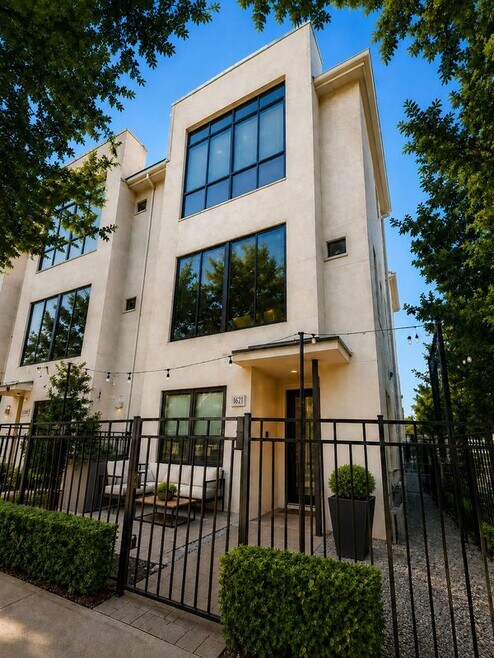Building Photo - 1621 Nagle St