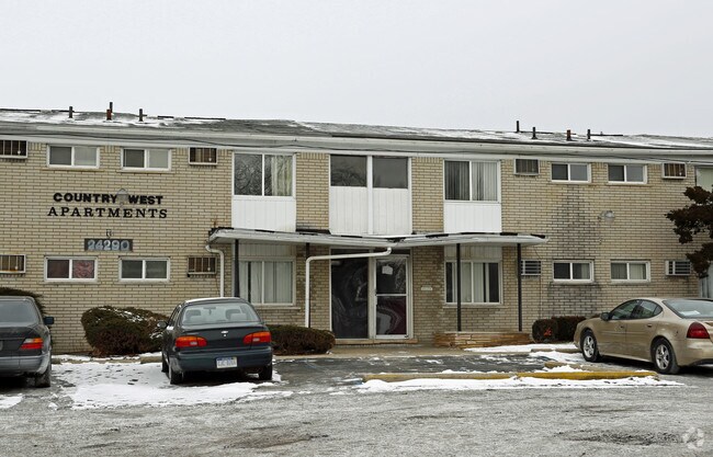 Country West Apartments - Courtyard Apartments