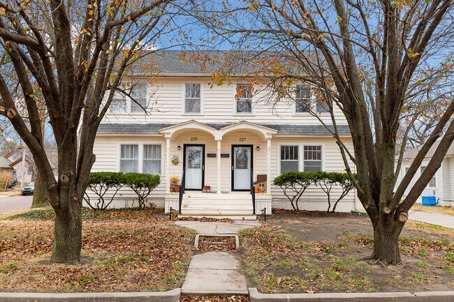 Primary Photo - 227 E 17th Ave