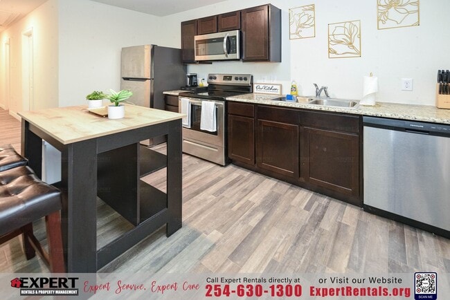 Building Photo - Elevate Your Living Experience, 3BR/2BA Duplex in Killeen!