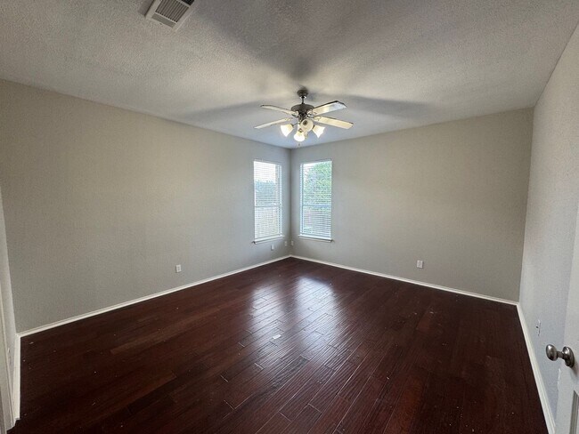 Building Photo - Spacious Midway ISD Home