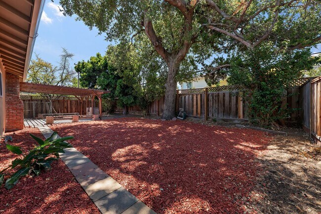 Building Photo - Remodeled 3BD/2BA Home with Award Winning Schools!