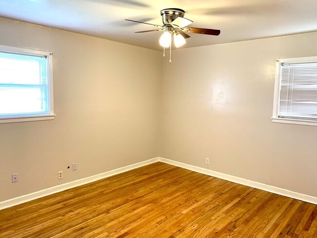 Building Photo - 3 bedroom 2 bath 1 car garage