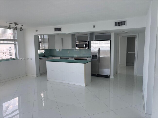 Building Photo - 770 Claughton Island Dr
