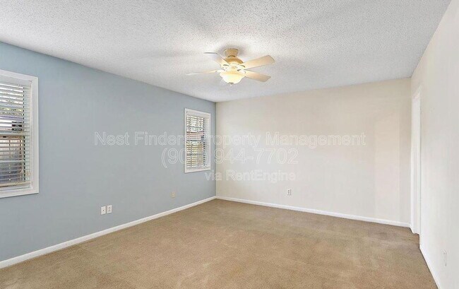 Building Photo - 3386 Chrysler Dr