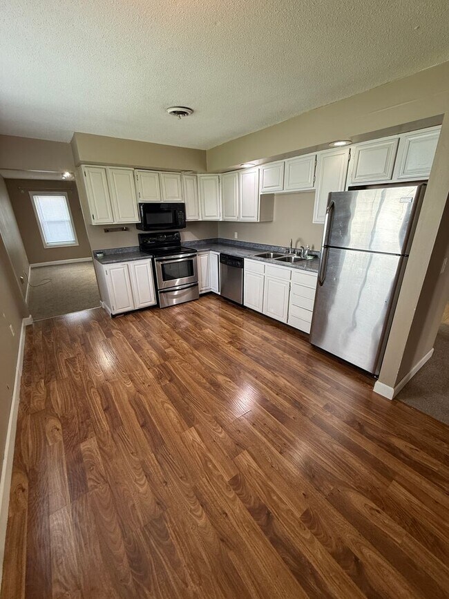 Building Photo - 422/424 N 8th Street