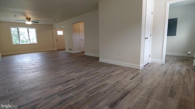 Building Photo - 490 Duck Creek Rd