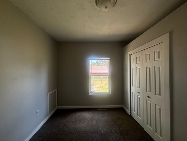 Building Photo - 2 bedroom Single Family For Rent