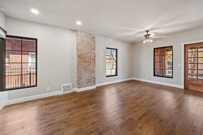 Building Photo - 400 N. 9th-4TH OFFSET