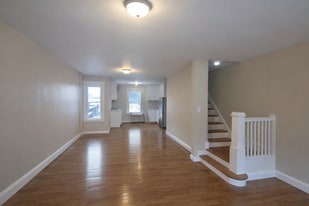 Building Photo - 514 Heine St