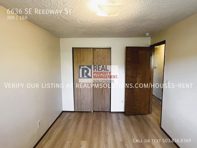 Building Photo - 6636 SE Reedway St