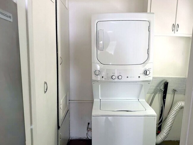 Building Photo - Olympic Duplex