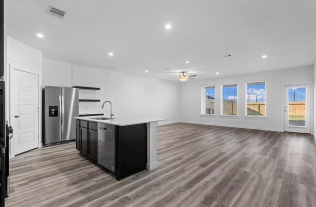 Building Photo - 2911 Crown Gate Dr