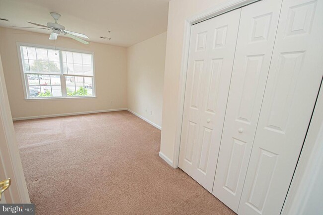 Building Photo - 438 Parkview Ct