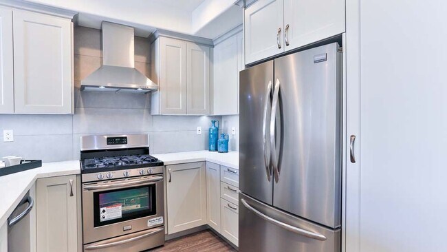 Building Photo - 4354 Teesdale Ave