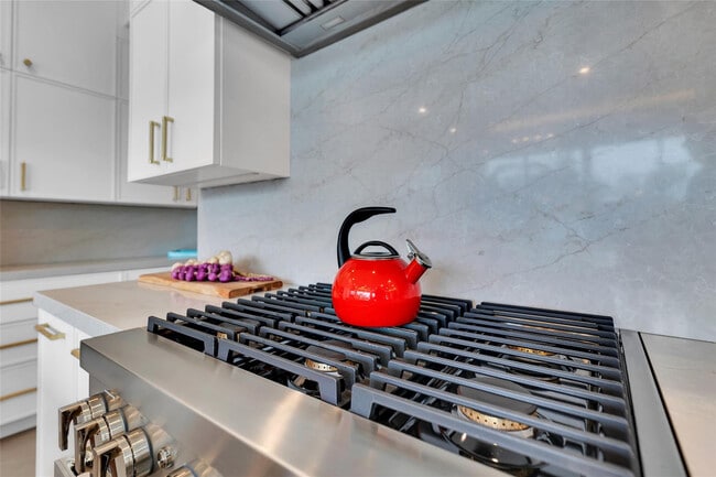 Building Photo - 1730 SE 13th St