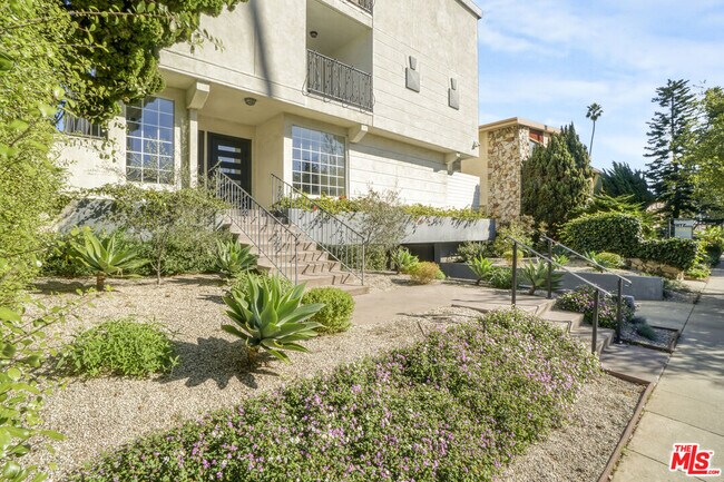 Building Photo - 837 Lincoln Blvd