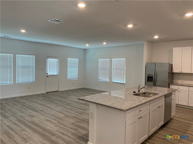 Building Photo - 415 Fig Tree St