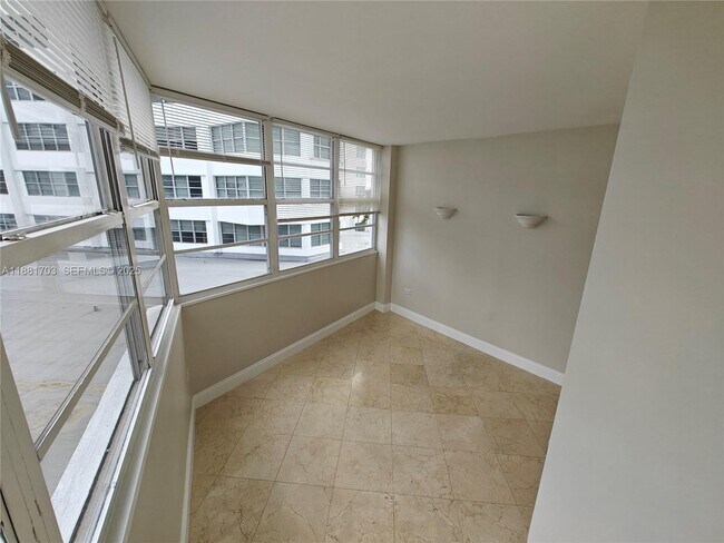 Building Photo - 825 Brickell Bay Dr