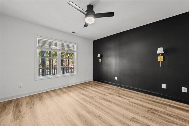 Building Photo - 43 S Lakeshore Dr