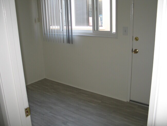 Building Photo - 1401 W Balboa Blvd