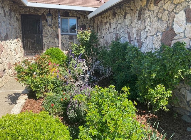 Building Photo - AMAZING 4/2 (Power Inn/Florin) Home!  Plea...