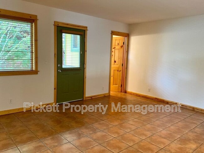 Building Photo - 4673 NW Walgren Dr