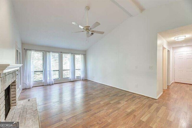 Building Photo - 529 Warm Springs Cir