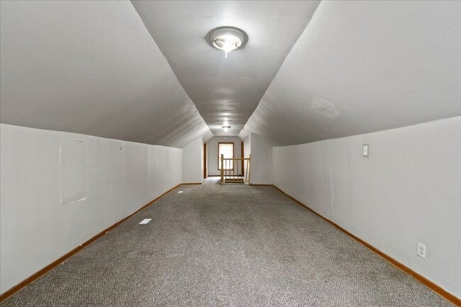 Building Photo - 2 Bed 1 Bath
