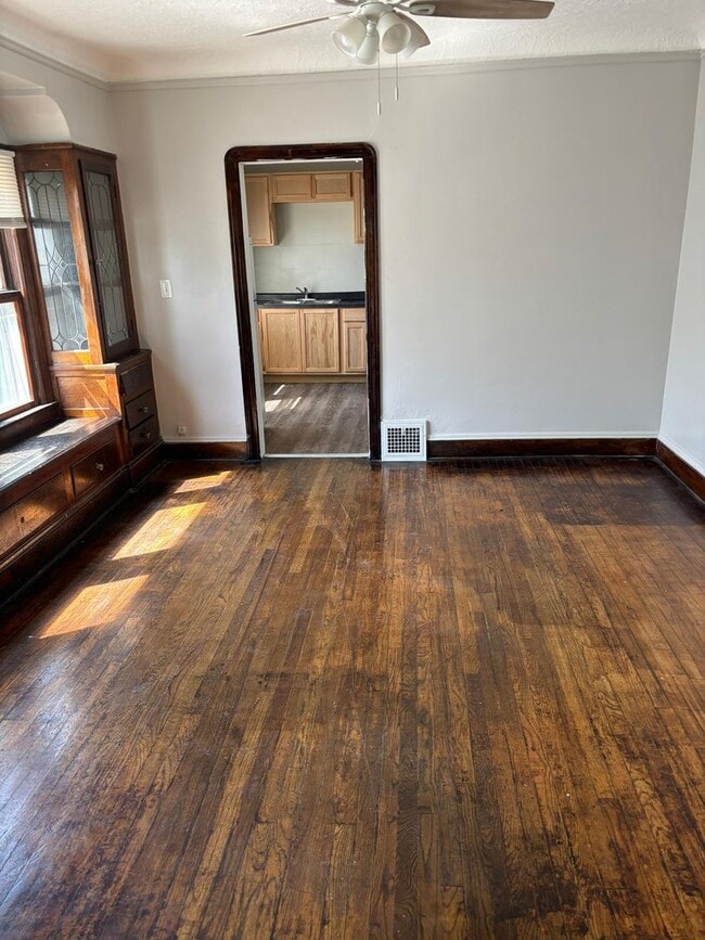 Building Photo - 3370 E 145th St